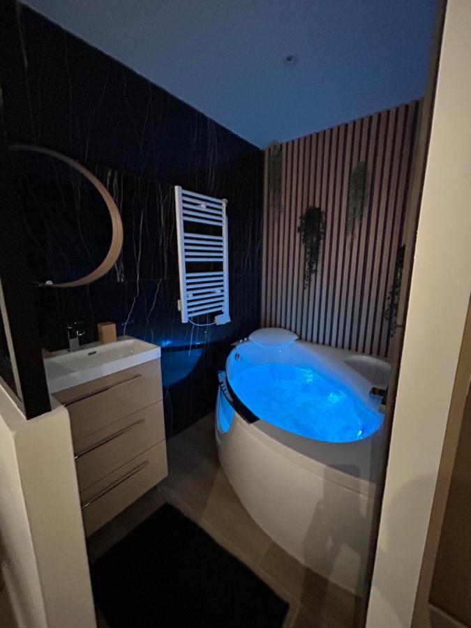 T4 Jolie Vue Avec Jaccuzzi Apartment Vitrolles  Exterior photo