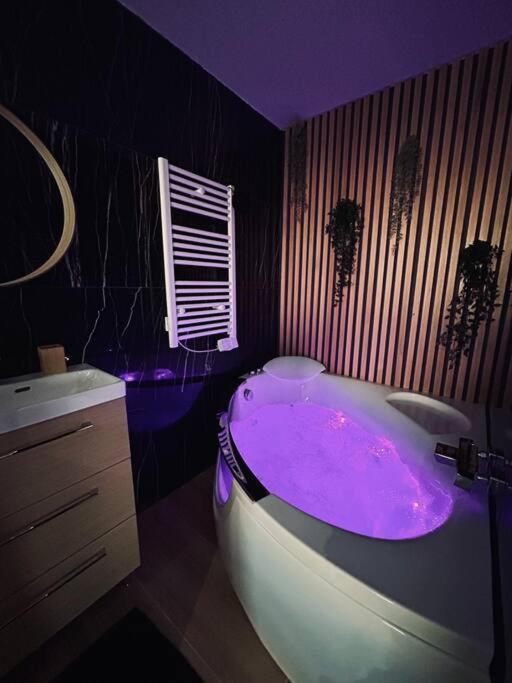T4 Jolie Vue Avec Jaccuzzi Apartment Vitrolles  Exterior photo
